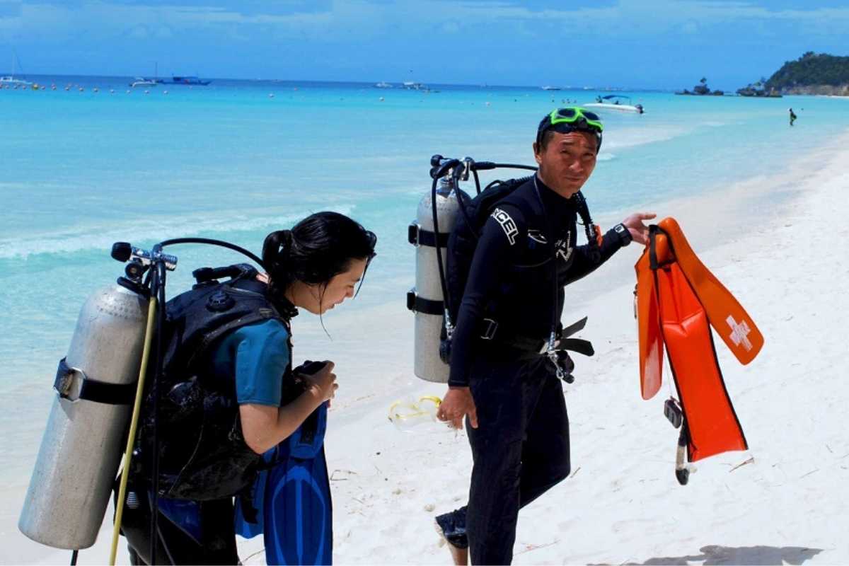 Water Sports - Popular On Boracay This Summer Among Tourists
