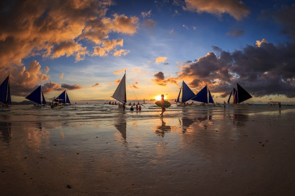 Spectacular Sunset Cruise with Paddle Boarding and Snorkelling on Boracay Island